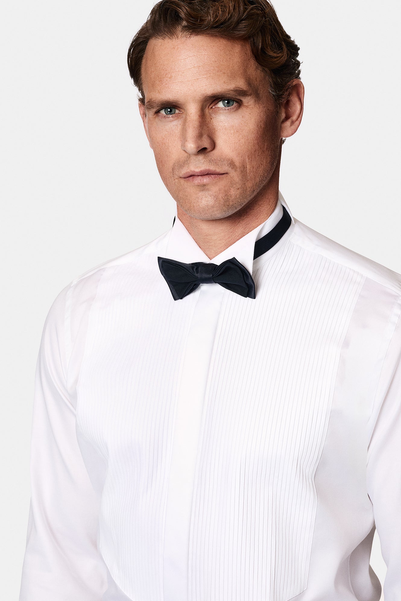 Ağ Ata Yaka Slim Fit Dar Kəsikli Pambıq Büzməli Köynək